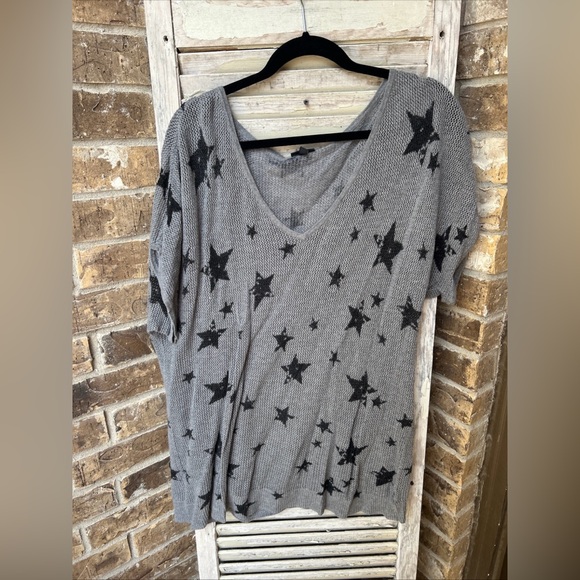 TORRID Gray  short sleeve Star sweater top Plus size 2. - Picture 1 of 6